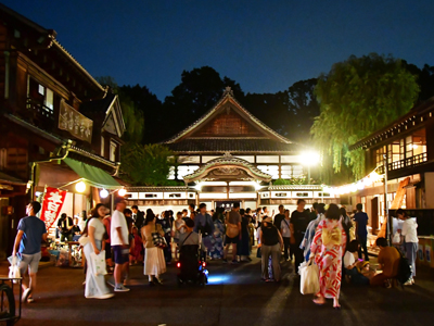 夜の下町中通りの画像